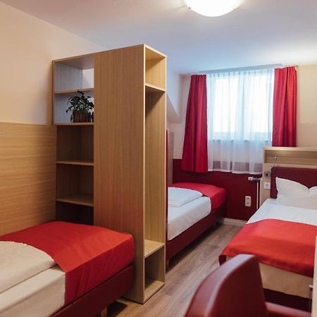 Hotel Hamburger Perle Bagian luar foto