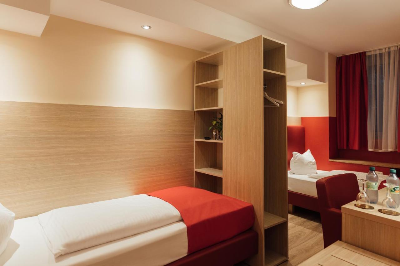 Hotel Hamburger Perle Bagian luar foto