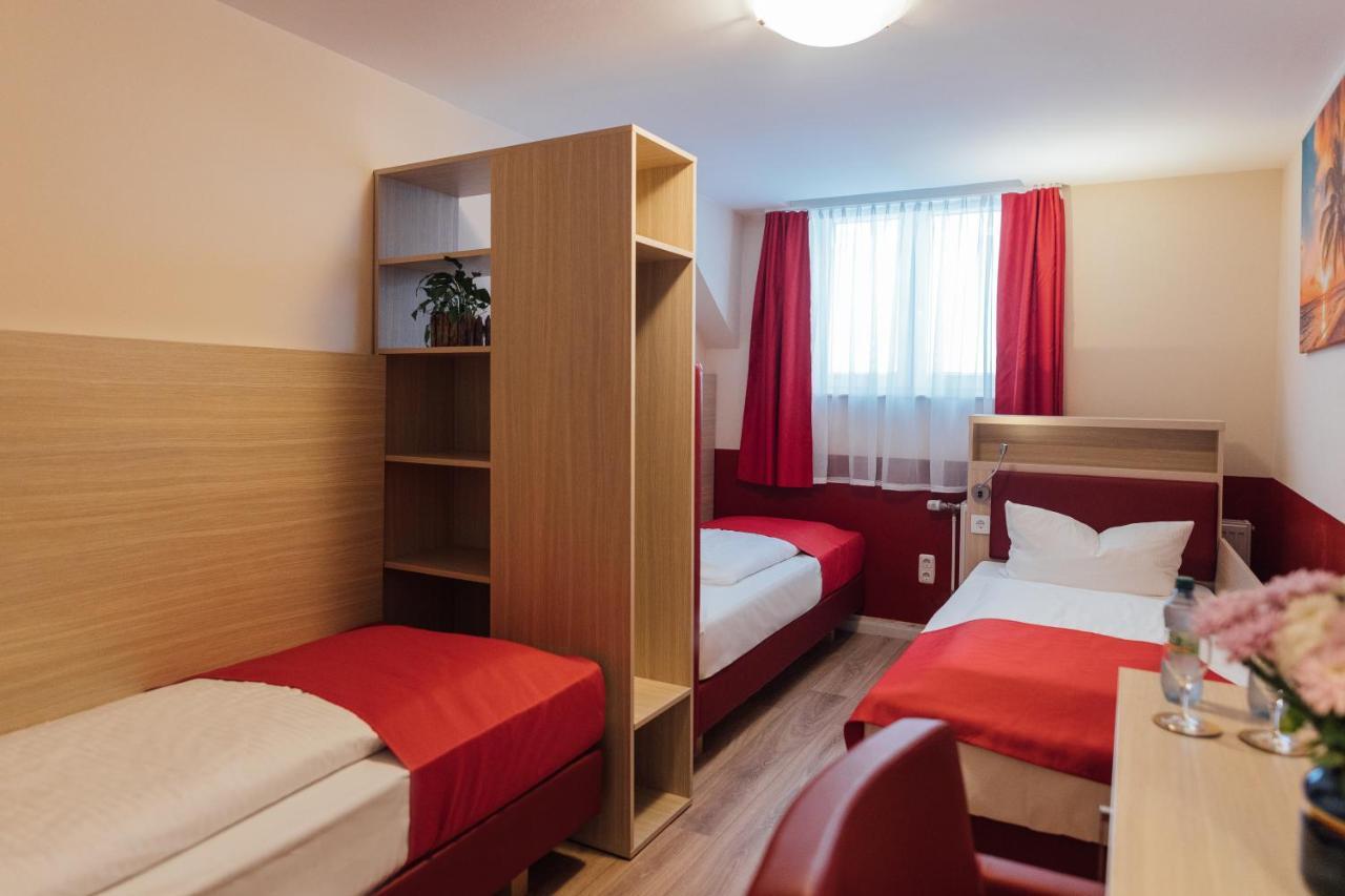 Hotel Hamburger Perle Bagian luar foto